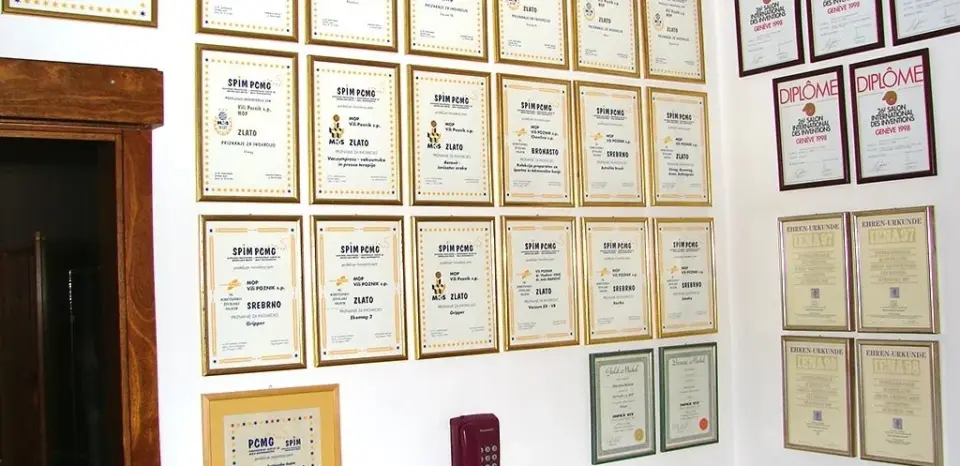 Diplomy a certifikáty spojené s technologiemi Poznik